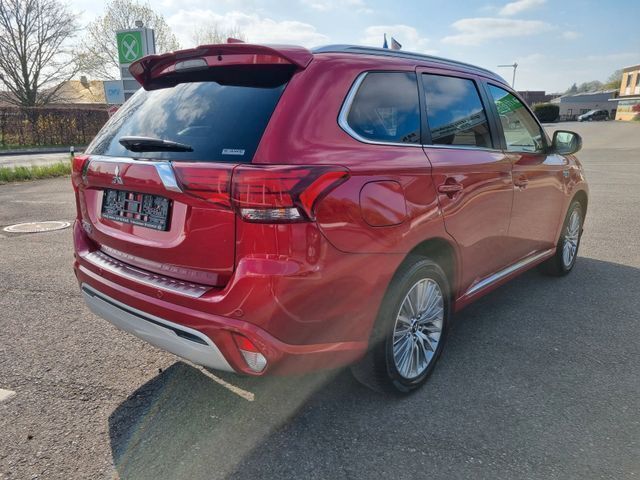Gebraucht Mitsubishi Outlander P-HEV Plus 224 PS (164 kW) 2019 Dynamik rot (d) SUV