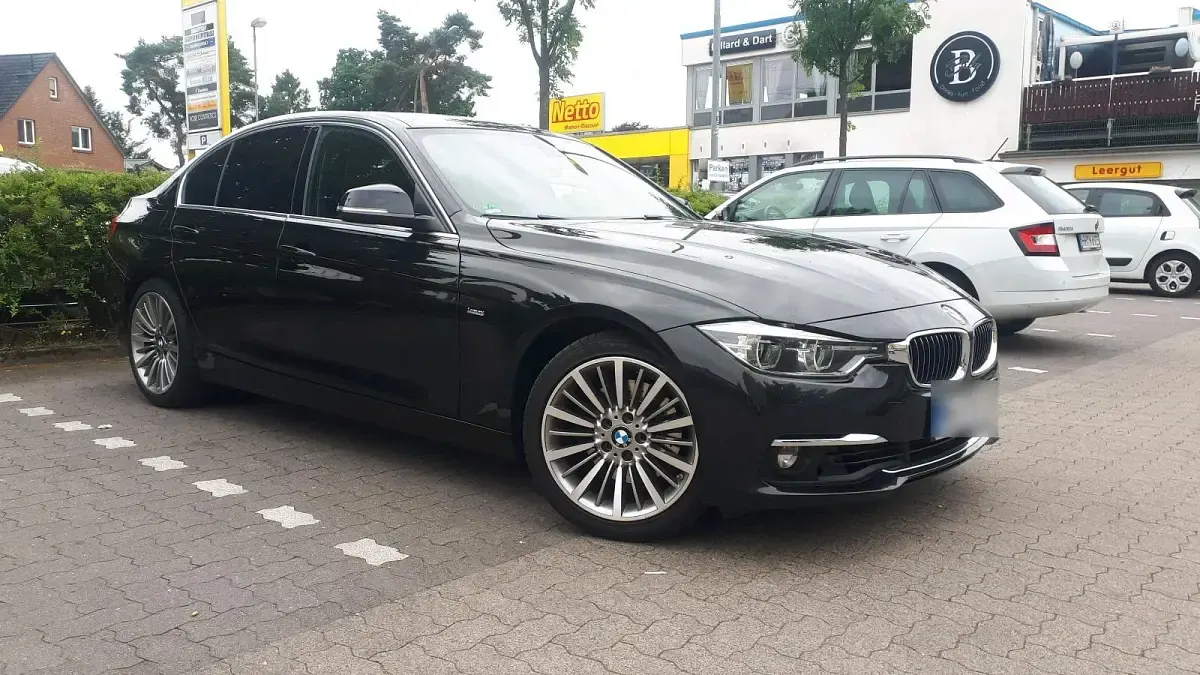Gebraucht BMW 330 258 PS (189 kW) 2017 Schwarz Limousine