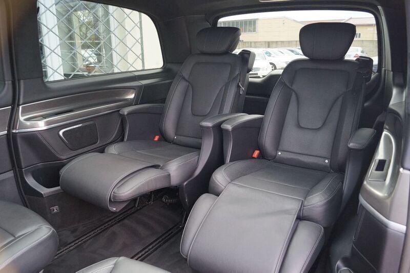Selenitgrau metallic Gebraucht 2019 Mercedes V300 Exclusive Van / Kleinbus | 49.900 € (Superpreis) - Bild 1/4