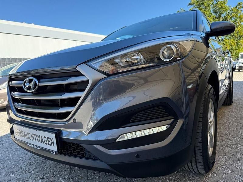 Grau Gebraucht 2017 Hyundai Tucson SUV | 15.200 € (Fairer Preis) - Bild 1/4
