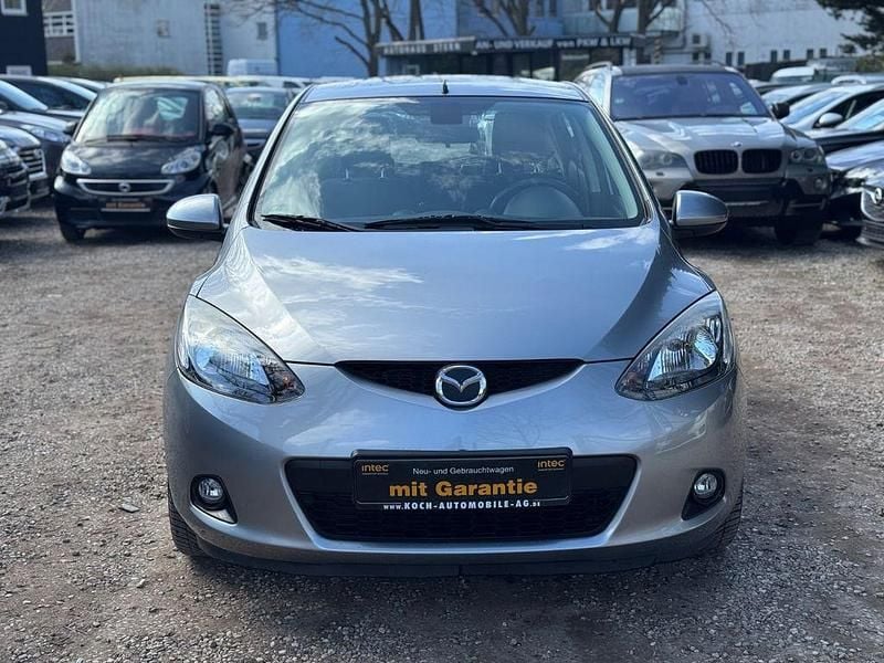 Gebraucht Mazda 2 75 PS (55 kW) 2010 Silber Kleinwagen