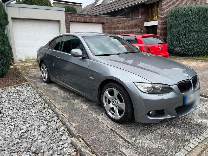 Gebraucht BMW 320 177 PS (130 kW) 2009 Grau Coupé