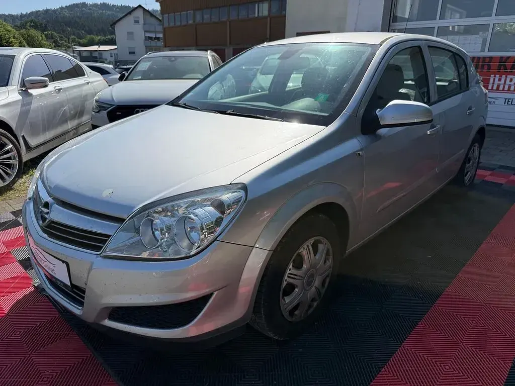 Brugt Opel Astra Edition 116 HK (85 kW) 2008 Sølv Sedan