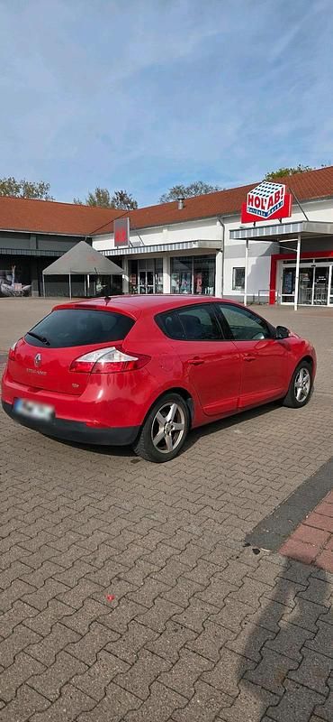 Second-hand Renault Mégane 101 CP (74 kW) 2012 Roșu Berlinǎ