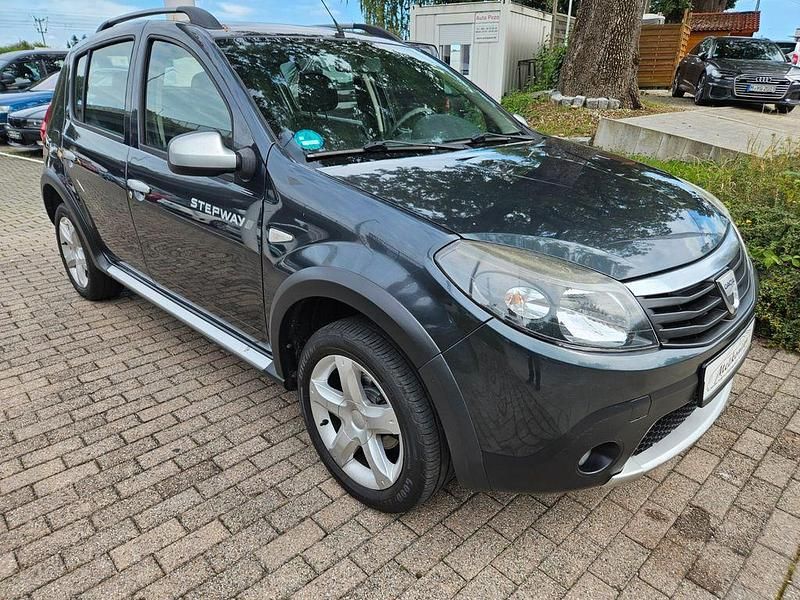 Grau Gebraucht 2011 Dacia Sandero Stepway Kleinwagen | 2.490 € (Guter Preis) - Bild 1/4