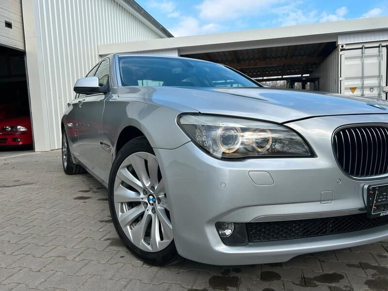 Silber Gebraucht 2009 BMW 730 Limousine | 9.750 € (Superpreis) - Bild 1/4