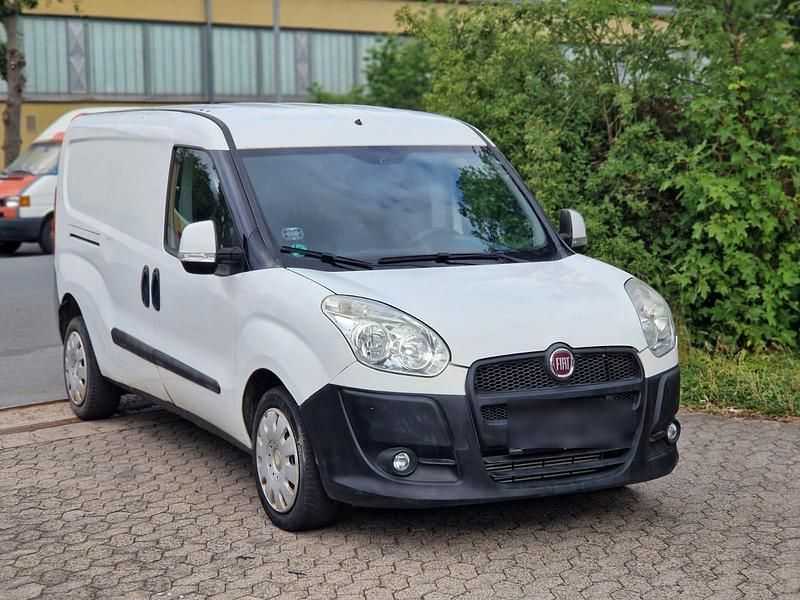 Weiß Gebraucht 2011 Fiat Doblò Van / Kleinbus | 2.300 € (Superpreis) - Bild 1/4