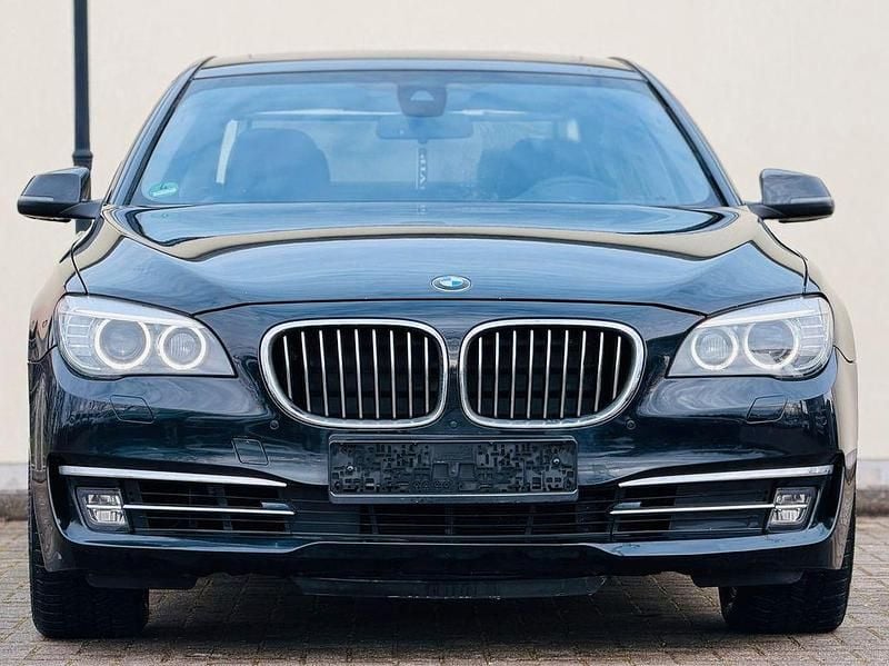 Gebraucht BMW 750 Comfort Edition 381 PS (280 kW) 2015 Schwarz Limousine