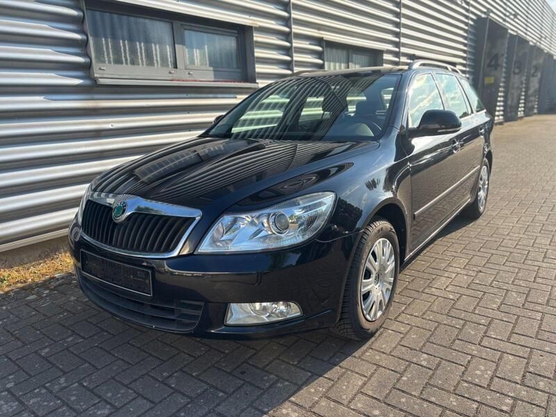 Schwarz Gebraucht 2011 Skoda Octavia Kombi | 3.990 € (Superpreis) - Bild 1/4