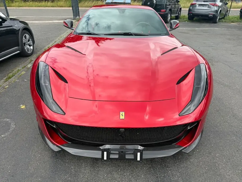 Gebraucht Ferrari 812 799 PS (587 kW) 2019 Rot Coupé