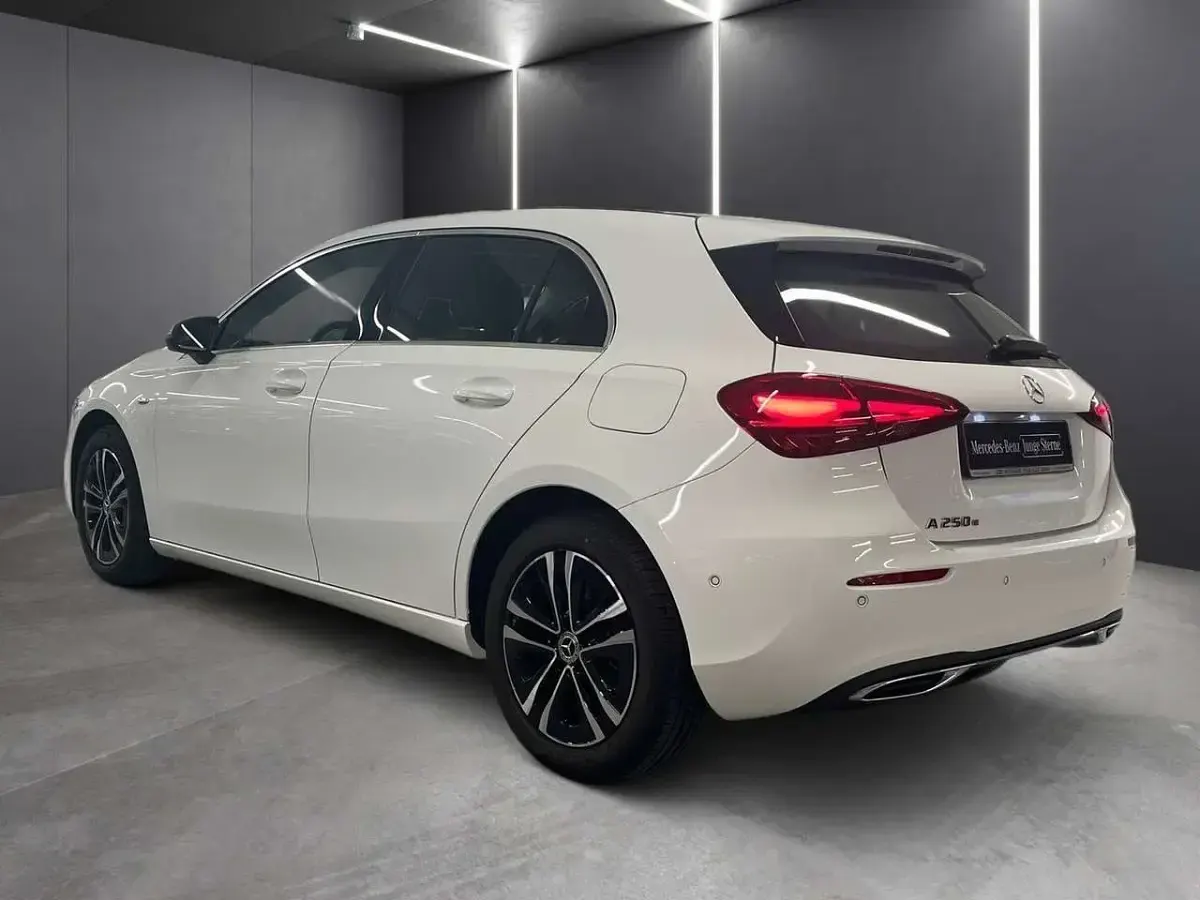 Gebraucht Mercedes A250 Progressive 218 PS (160 kW) 2025 Weiß Limousine