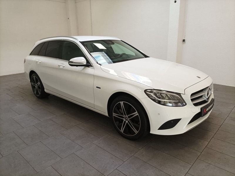 Weiß Gebraucht 2020 Mercedes C300e Avantgarde Kombi | 25.990 € (Fairer Preis) - Bild 1/4