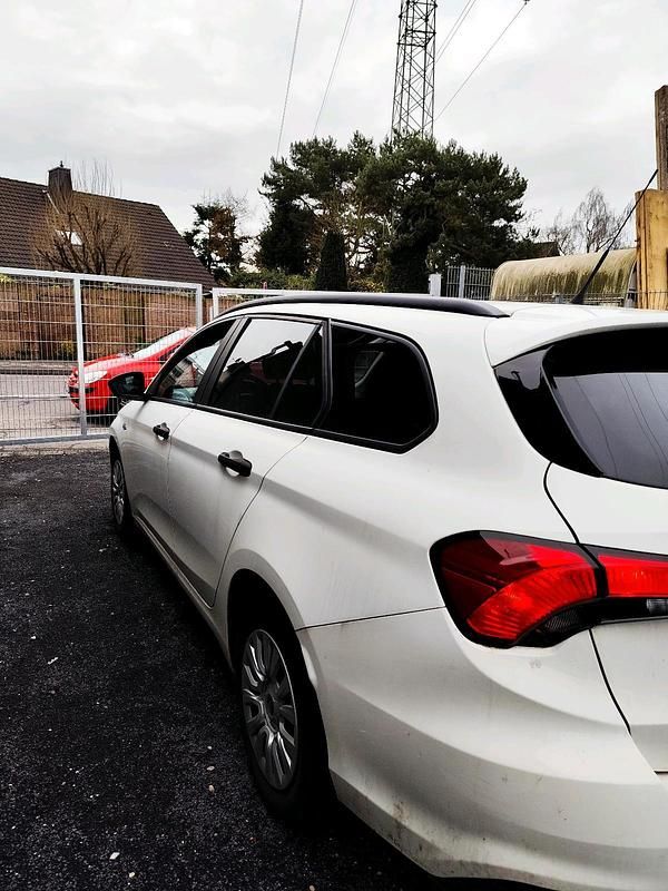 Gebraucht Fiat Tipo 95 PS (69 kW) 2017 Weiß Kleinwagen