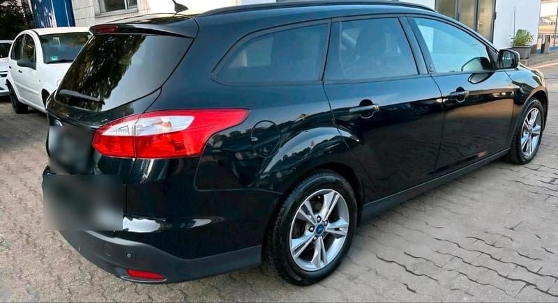 Gebraucht Ford Focus 100 PS (73 kW) 2013 Schwarz Kombi