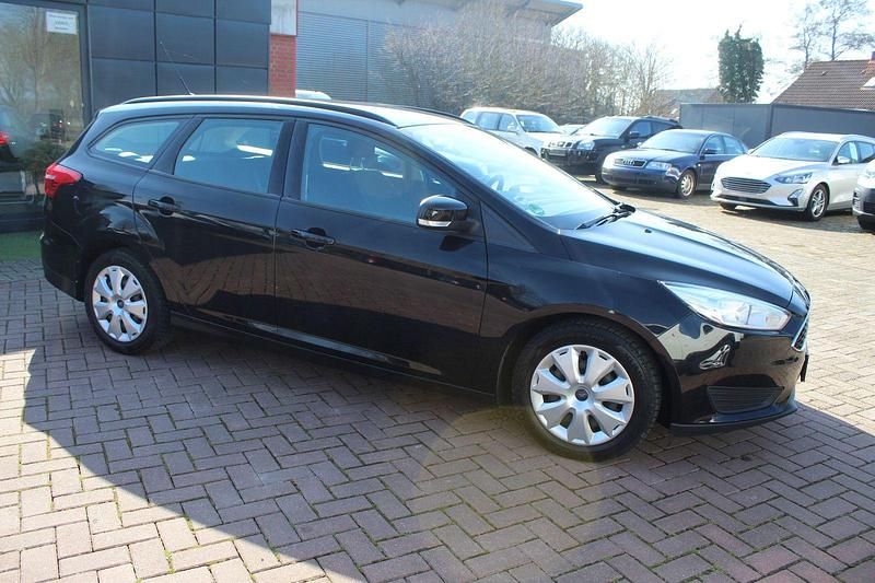 Gebraucht Ford Focus Trend 116 PS (85 kW) 2015 Schwarz Kombi