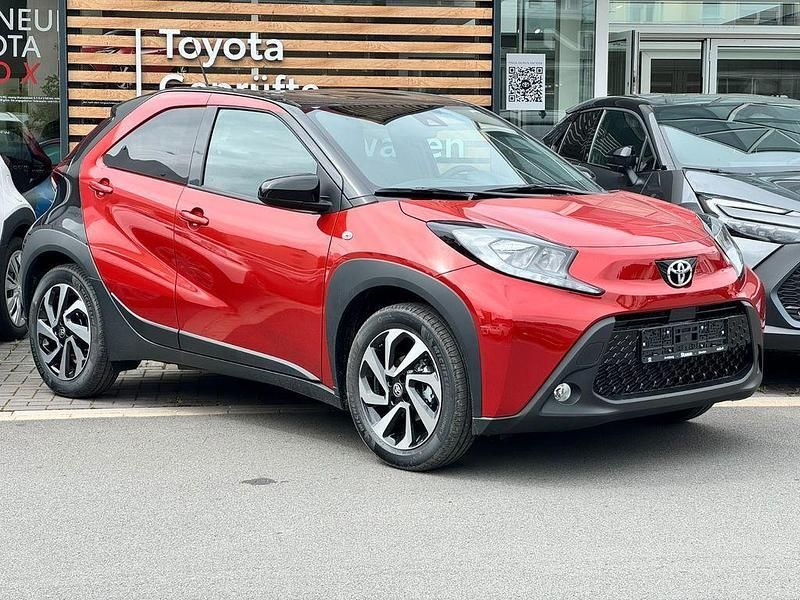 Rot Neu 2025 Toyota Aygo Kleinwagen | 19.990 € - Bild 1/4