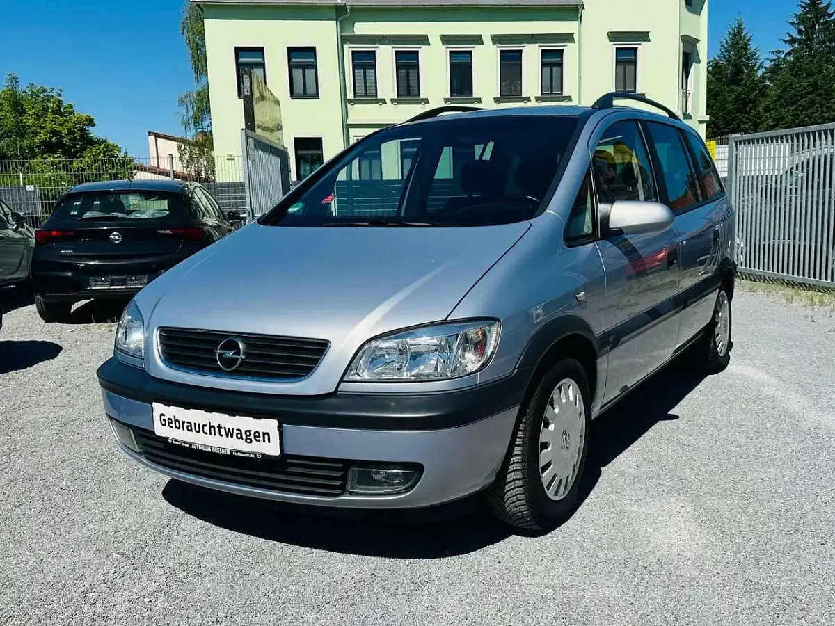 Gebraucht Opel Zafira Elegance 101 PS (74 kW) 2000 Silber Van / Kleinbus