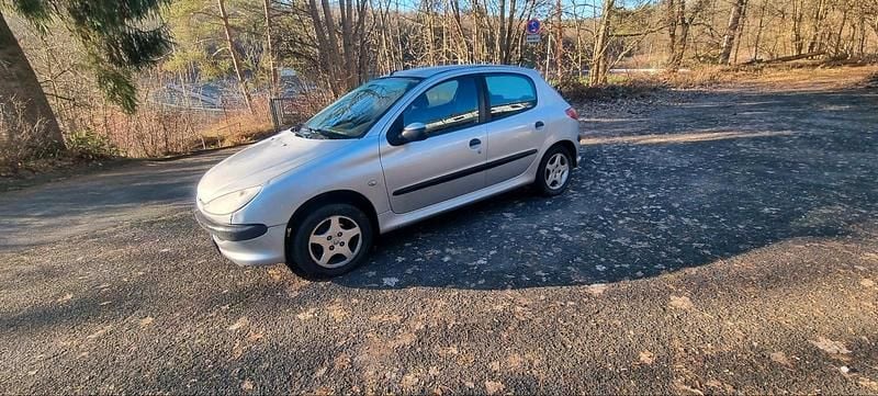 Gebraucht Peugeot 206 75 PS (55 kW) 2008 Grau Kleinwagen