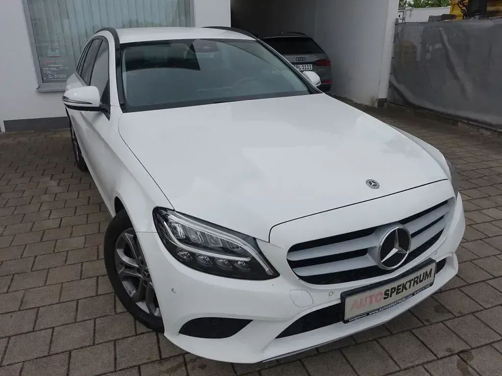 Gebraucht Mercedes C220 194 PS (142 kW) 2019 Weiß Kombi