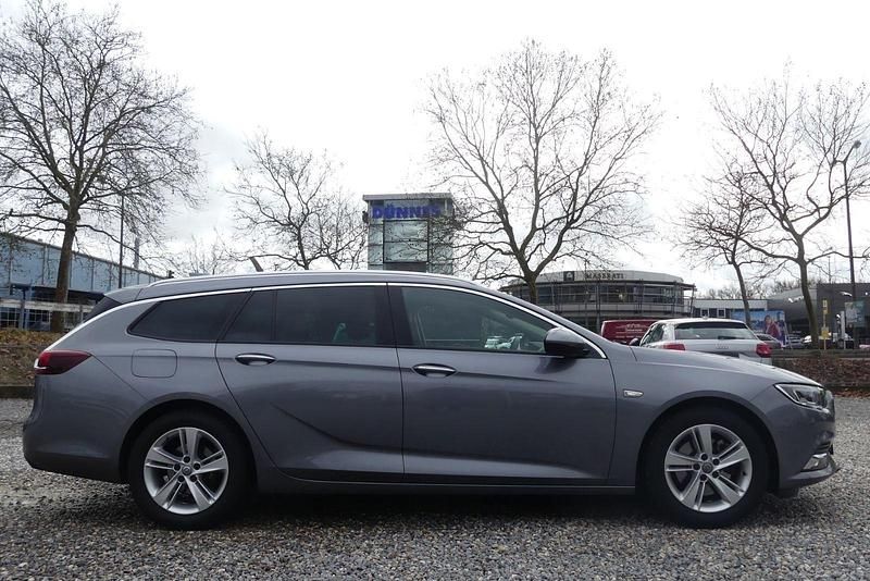 Usado Opel Insignia Innovation 165 HP (121 kW) 2017 Cinzento Carrinha