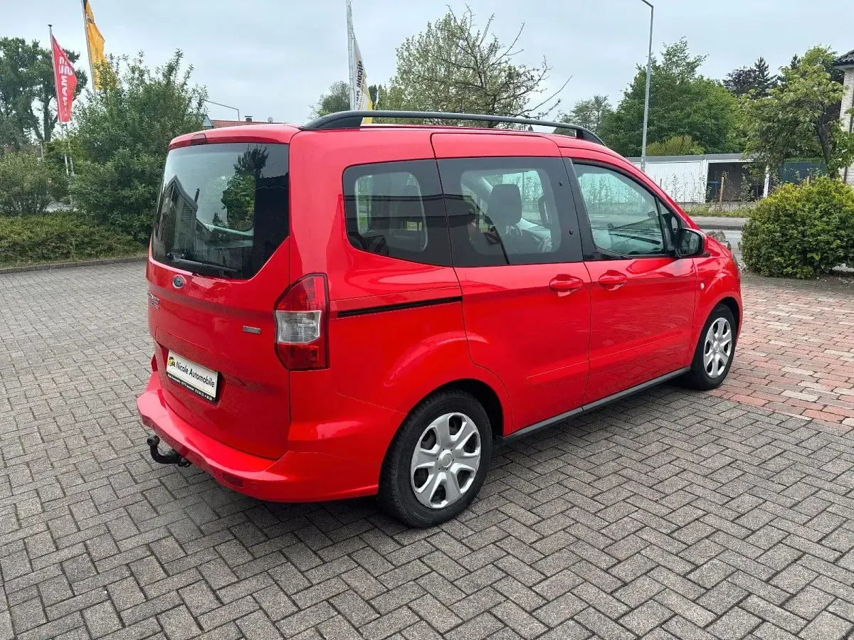 Gebraucht Ford Tourneo Trend 101 PS (74 kW) 2017 Rot Kombi