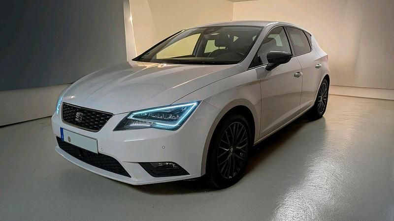 Weiß Gebraucht 2016 Seat Leon CONNECT Limousine | 7.600 € (Guter Preis) - Bild 1/4
