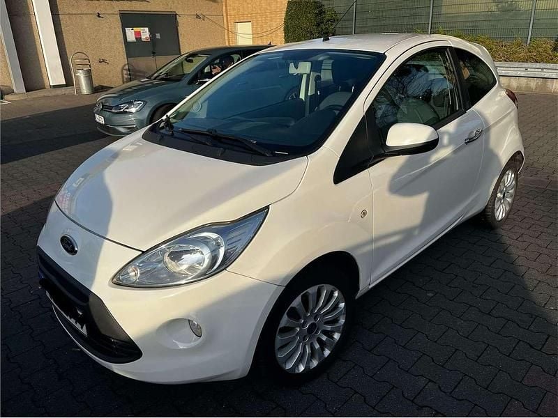 Weiß Gebraucht 2013 Ford Ka Titanium Kleinwagen | 3.200 € (Fairer Preis) - Bild 1/4
