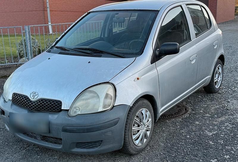 Gebraucht Toyota Yaris 60 PS (44 kW) 2004 Silber Kleinwagen