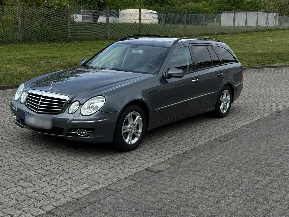 Gebraucht Mercedes E220 170 PS (125 kW) 2007 Grau Kombi