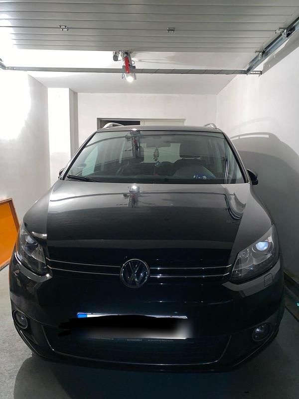 Schwarz Gebraucht 2014 VW Touran Highline Van / Kleinbus | 10.000 € (Fairer Preis) - Bild 1/4