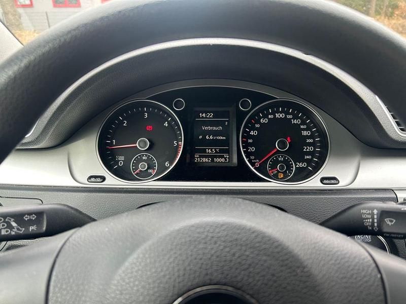 Gebraucht VW Passat 105 PS (77 kW) 2013 Silber Limousine