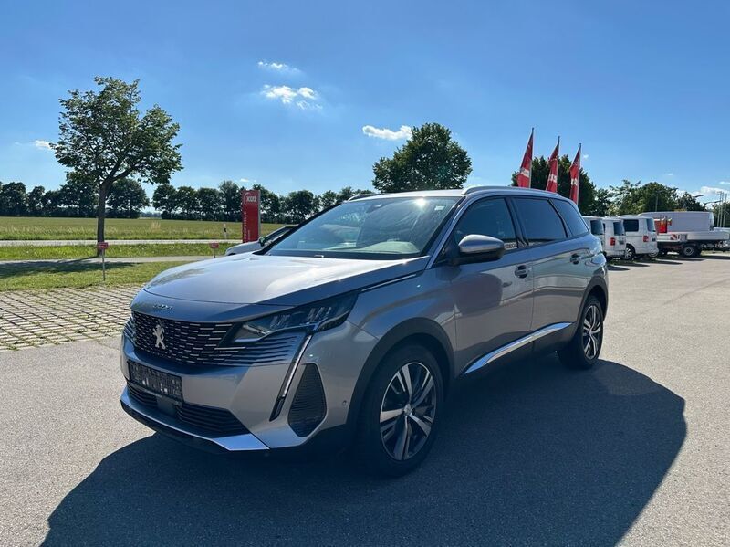Grau Gebraucht 2021 Peugeot 5008 Allure Van / Kleinbus | 18.700 € (Guter Preis) - Bild 1/4