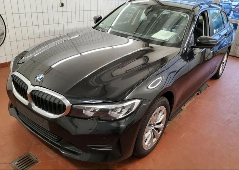 Schwarz ii Gebraucht 2022 BMW 318 Kombi | 23.985 € (Guter Preis) - Bild 1/4