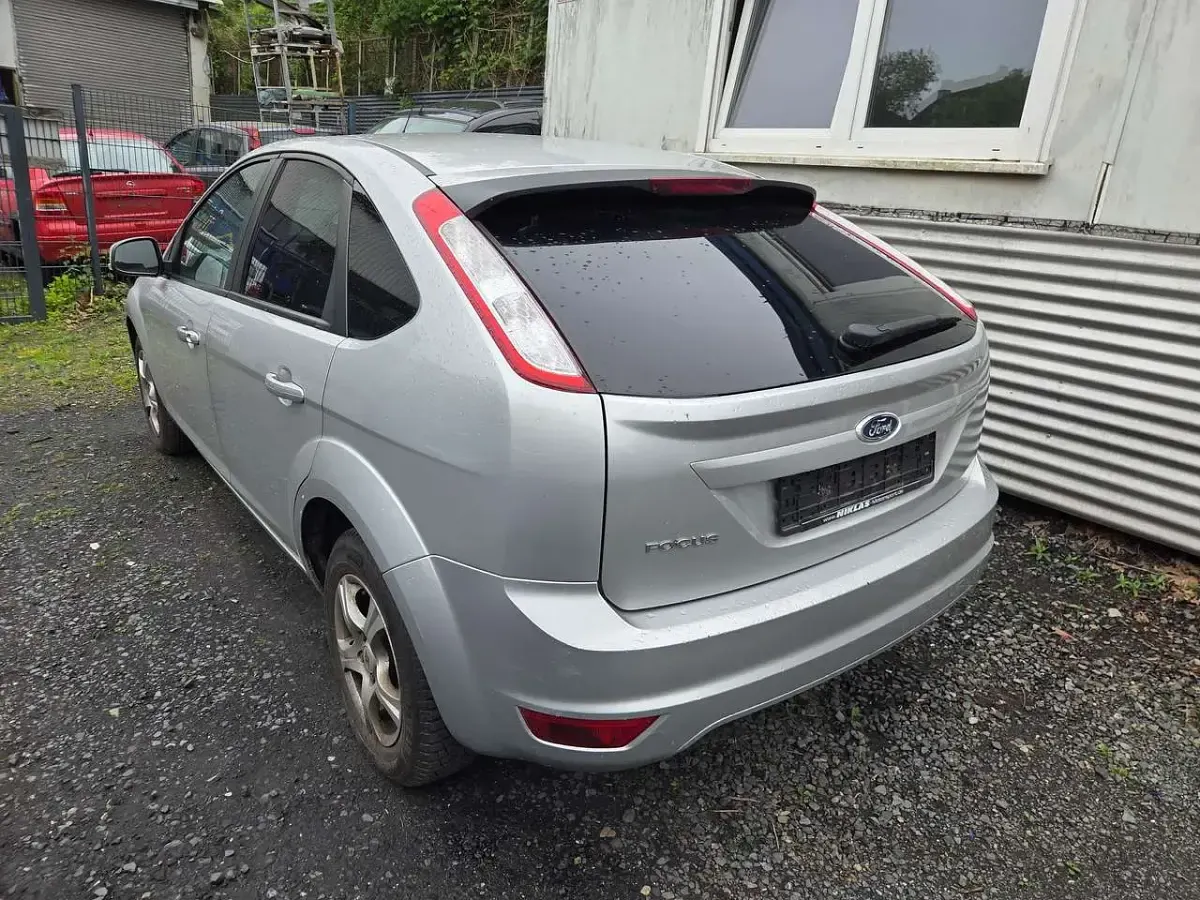 Używany Ford Focus Style 101 KM (74 kW) 2009 Srebrny Sedan/Limuzyna