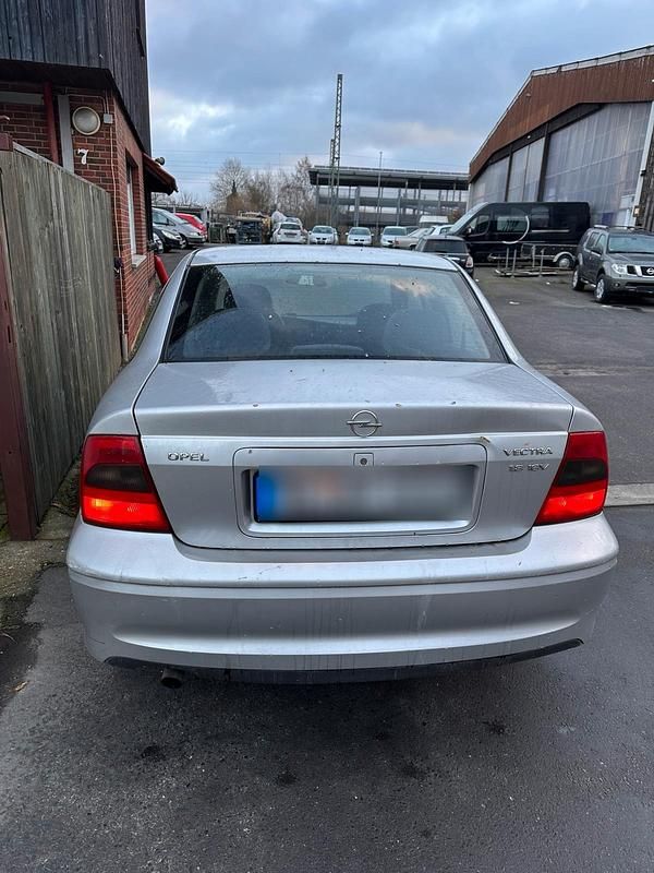Gebraucht Opel Vectra Edition 116 PS (85 kW) 2000 Silber Limousine