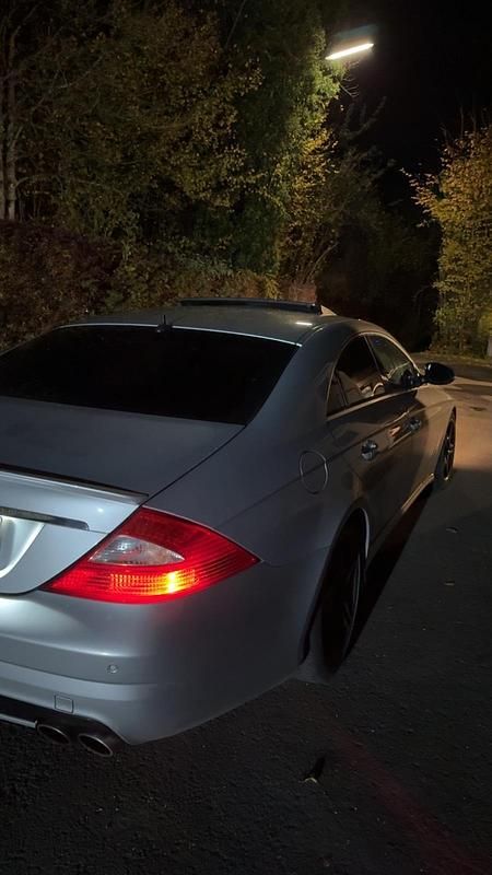 Silber Gebraucht 2005 Mercedes CLS500 Limousine | 7.500 € (Fairer Preis) - Bild 1/4