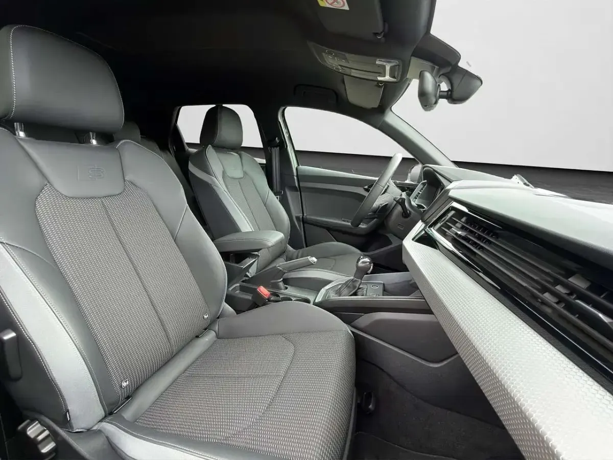 Gebraucht Audi A1 150 PS (110 kW) 2026 Distriktgrün metallic SUV