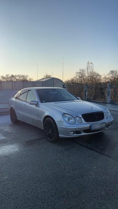 Gebraucht Mercedes E350 272 PS (200 kW) 2005 Silber Limousine