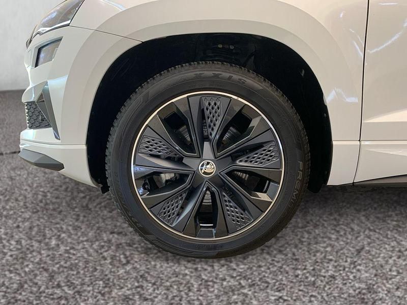 Gebraucht Skoda Karoq SportLine 190 PS (139 kW) 2024 Moonweiss metallic SUV