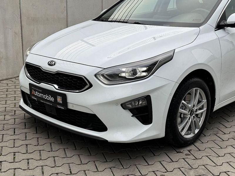 Gebraucht Kia Ceed Spirit 136 PS (100 kW) 2021 Weiß Kleinwagen