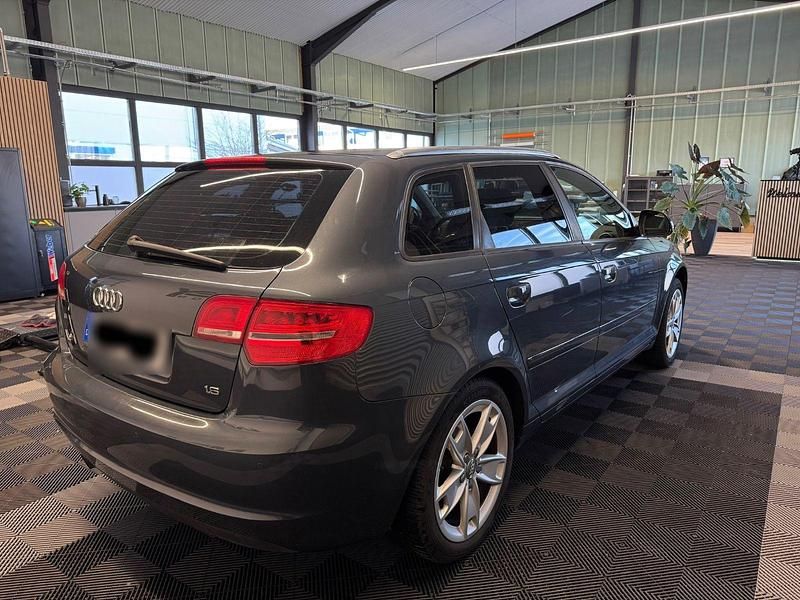 Używany Audi A3 Ambition 102 KM (75 kW) 2009 Niebieski Hatchback