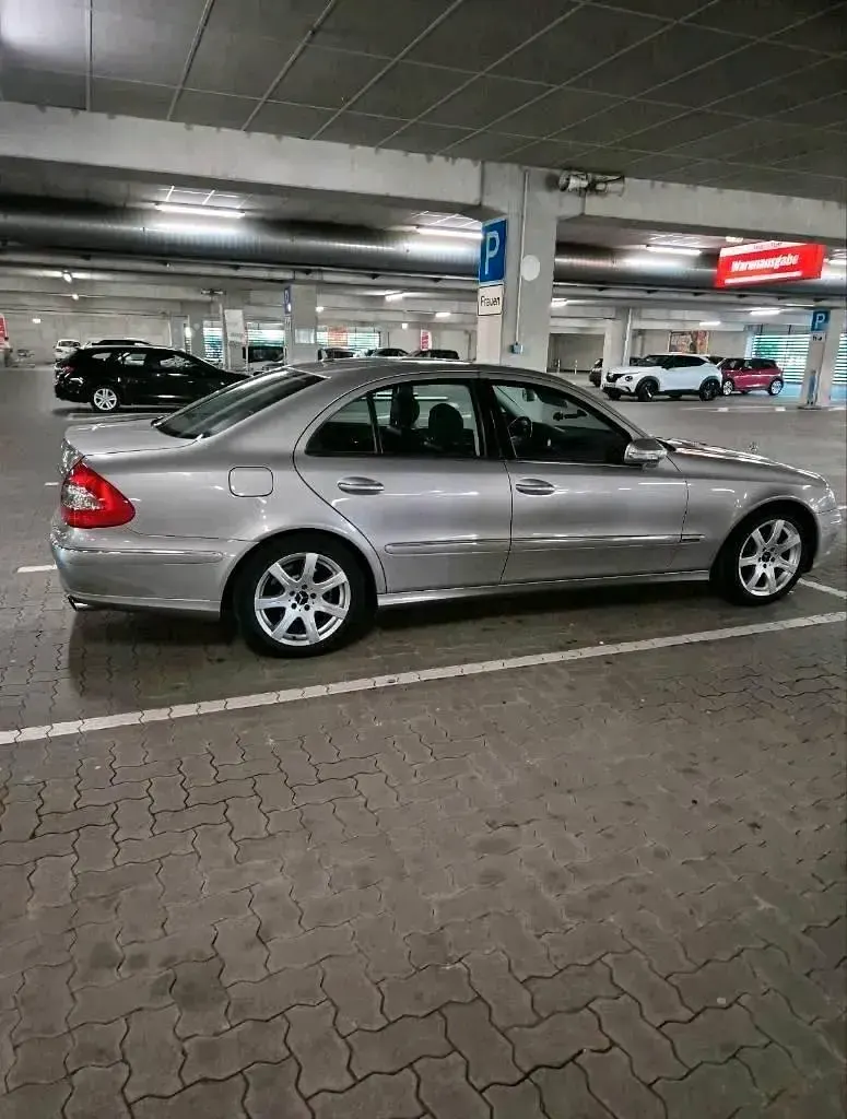 Gebraucht Mercedes E320 224 PS (164 kW) 2009 Gold Limousine