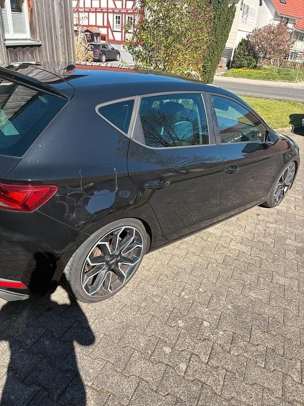 Second-hand Seat Leon FR 180 CP (132 kW) 2015 Negru Berlinǎ