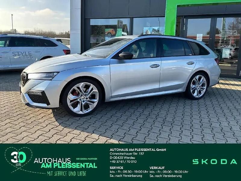 Grau Gebraucht 2023 Skoda Octavia RS Limousine | 35.670 € (Fairer Preis) - Bild 1/4