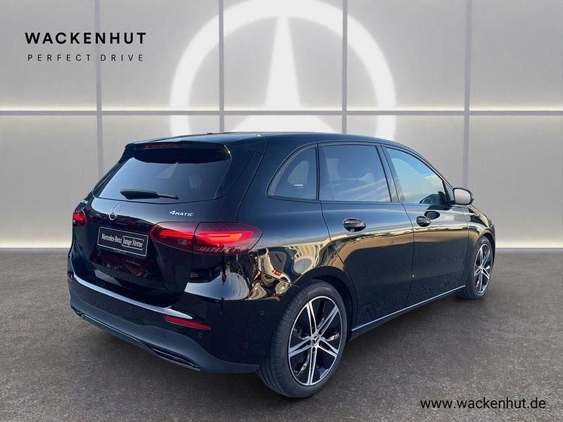 Gebraucht Mercedes B220 Progressive 190 PS (139 kW) 2023 Schwarz Van / Kleinbus