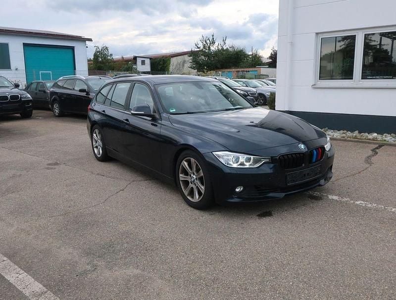 Gebraucht BMW 325 Comfort Edition 218 PS (160 kW) 2014 Blau Kombi