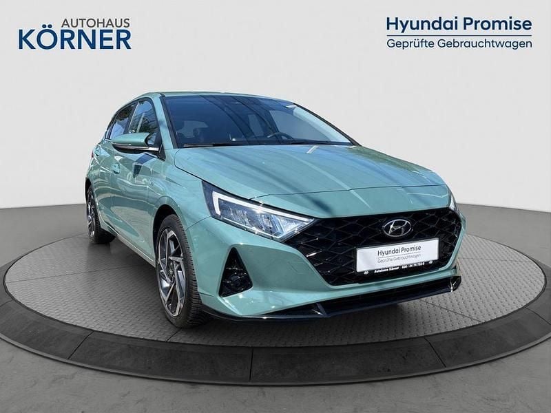 Gruen Gebraucht 2022 Hyundai i20 Prime Limousine | 16.900 € (Guter Preis) - Bild 1/4