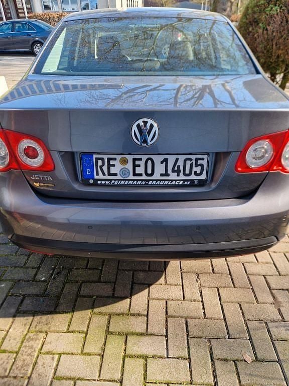 Gebraucht VW Jetta Freestyle 102 PS (75 kW) 2010 Grau Limousine