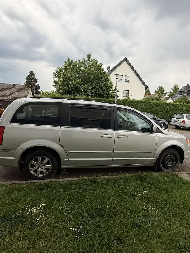 Gebraucht Chrysler Town & Country Touring 354 PS (260 kW) 2008 Silber Van / Kleinbus