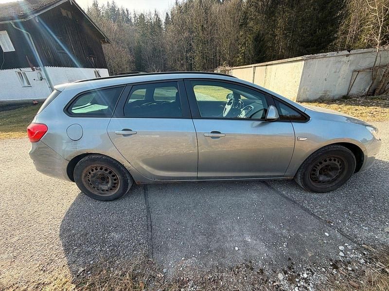 Gebraucht Opel Astra Design Edition 110 PS (80 kW) 2011 Silber Kombi